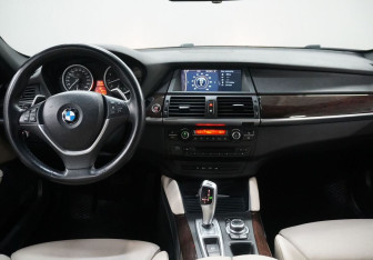 Подержанный автомобиль BMW X6 2012 года (14 фото)