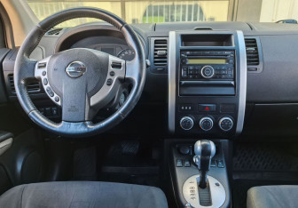 Подержанный автомобиль Nissan X-Trail 2011 года (14 фото)