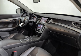 Подержанный автомобиль Infiniti QX50 2018 года (13 фото)