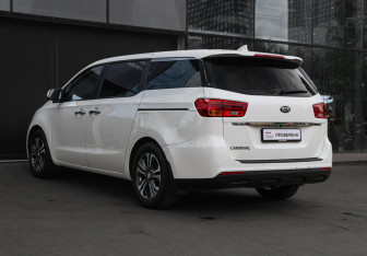 Подержанный автомобиль Kia Carnival 2018 года (6 фото)