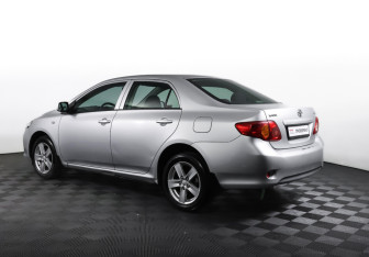 Подержанный автомобиль Toyota Corolla Sedan 2008 года (7 фото)