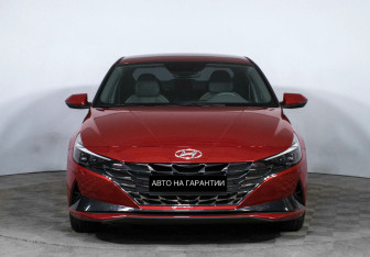 Подержанный автомобиль Hyundai Elantra Sedan 2021 года (2 фото)