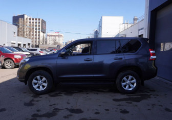 Подержанный автомобиль Toyota Land Cruiser Prado 2015 года (4 фото)