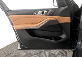 Подержанный автомобиль BMW X5 2019 года (19 фото)