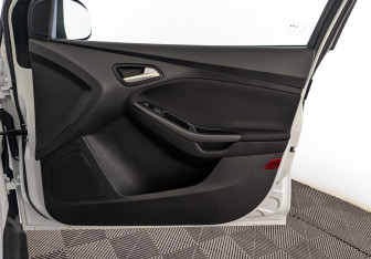 Подержанный автомобиль Ford Focus Hatchback 2018 года (25 фото)