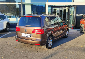 Подержанный автомобиль Volkswagen Touran 2012 года (5 фото)