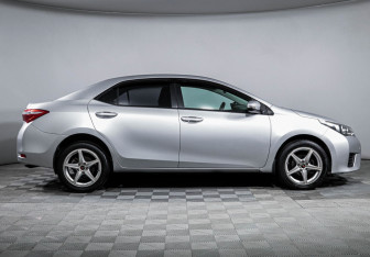 Подержанный автомобиль Toyota Corolla Sedan 2014 года (4 фото)