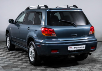 Подержанный автомобиль Mitsubishi Outlander 2003 года (7 фото)