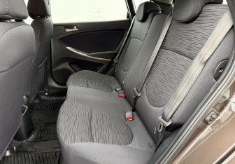 Подержанный автомобиль Hyundai Solaris Hatchback 2015 года (11 фото)