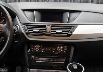 Подержанный автомобиль BMW X1 2013 года (14 фото)