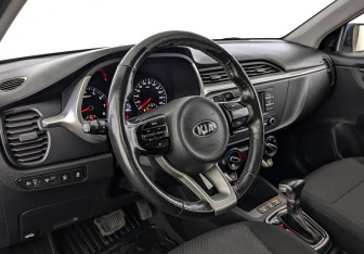 Подержанный автомобиль Kia Rio Hatchback 2021 года (14 фото)