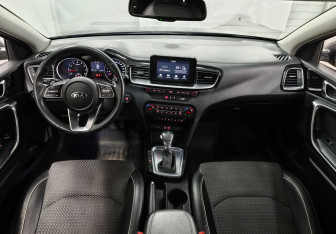 Подержанный автомобиль Kia Ceed Hatchback 2019 года (13 фото)