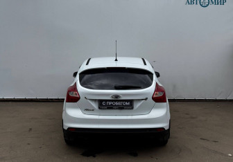 Подержанный автомобиль Ford Focus Hatchback 2013 года (7 фото)