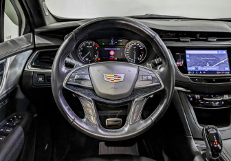 Подержанный автомобиль Cadillac XT5 2021 года (23 фото)