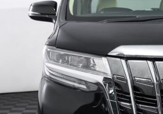 Подержанный автомобиль Toyota Alphard 2018 года (27 фото)