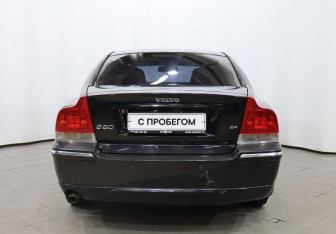 Подержанный автомобиль Volvo S60 2005 года (5 фото)
