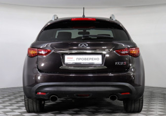 Подержанный автомобиль Infiniti FX 2010 года (6 фото)