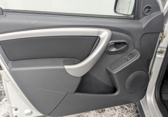 Подержанный автомобиль Renault Duster 2013 года (19 фото)