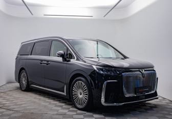 Подержанный автомобиль Voyah Dream 2024 года (3 фото)