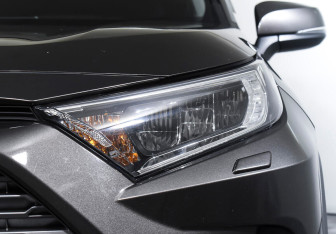 Подержанный автомобиль Toyota RAV4 2021 года (7 фото)