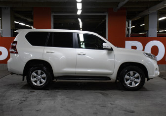 Подержанный автомобиль Toyota Land Cruiser Prado 2017 года (4 фото)
