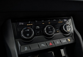 Подержанный автомобиль Skoda Karoq 2021 года (21 фото)