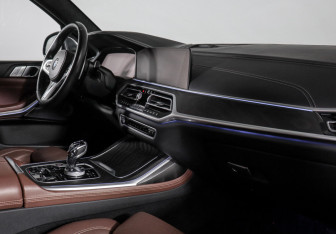 Подержанный автомобиль BMW X7 2021 года (9 фото)