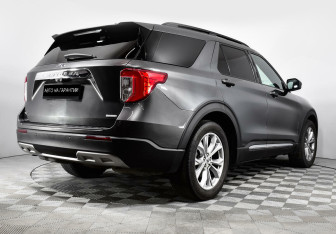 Подержанный автомобиль Ford Explorer 2020 года (3 фото)