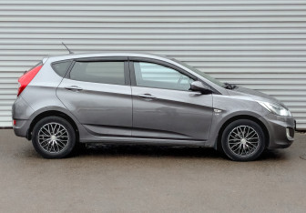 Подержанный автомобиль Hyundai Solaris Hatchback 2013 года (4 фото)