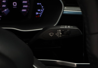 Подержанный автомобиль Audi Q3 2019 года (14 фото)