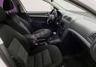 Подержанный автомобиль Skoda Octavia Liftback 2012 года (10 фото)