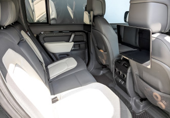 Подержанный автомобиль Land Rover Defender Suv 2024 года (12 фото)