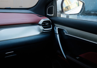 Подержанный автомобиль Geely Coolray 2023 года (25 фото)