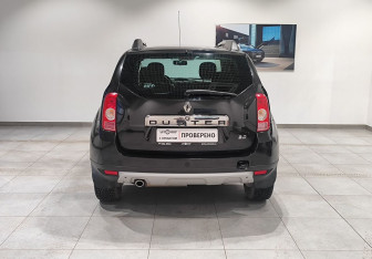 Подержанный автомобиль Renault Duster 2014 года (6 фото)