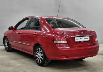 Подержанный автомобиль Kia Cerato Sedan 2007 года (7 фото)