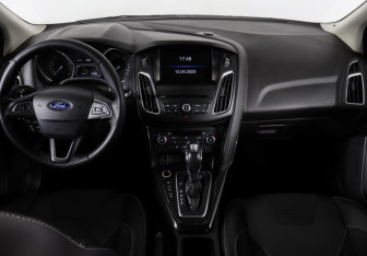 Подержанный автомобиль Ford Focus Sedan 2015 года (10 фото)