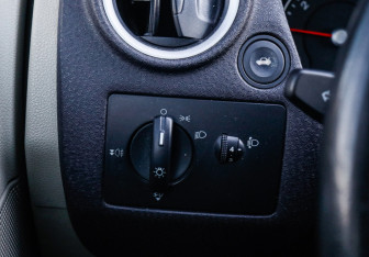 Подержанный автомобиль Ford Fusion 2006 года (17 фото)