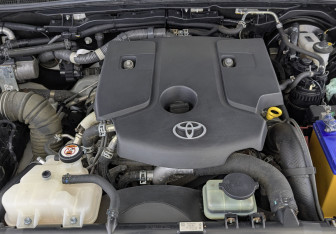Подержанный автомобиль Toyota Hilux 2016 года (9 фото)