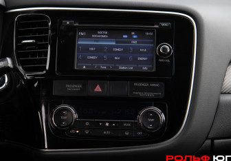 Подержанный автомобиль Mitsubishi Outlander 2015 года (13 фото)