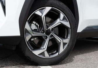 Новый Geely Atlas 2025 (4 фото)