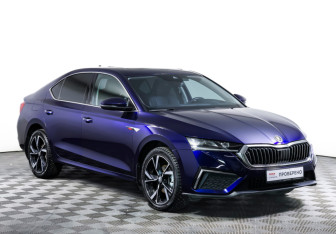 Подержанный автомобиль Skoda Octavia Liftback 2021 года (3 фото)