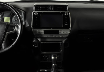 Подержанный автомобиль Toyota Land Cruiser Prado 2019 года (14 фото)