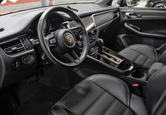Подержанный автомобиль Porsche Macan 2023 года (16 фото)