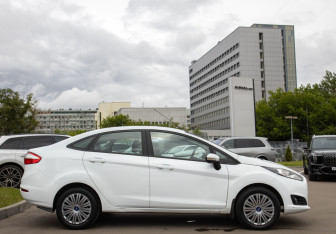 Подержанный автомобиль Ford Fiesta Sedan 2016 года (3 фото)