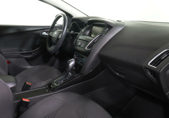 Подержанный автомобиль Ford Focus Sedan 2016 года (10 фото)