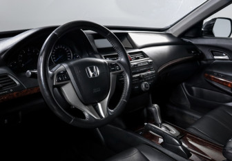 Подержанный автомобиль Honda Crosstour 2012 года (14 фото)