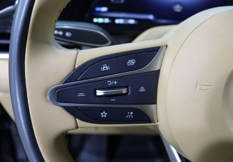 Подержанный автомобиль Voyah Dream 2023 года (16 фото)