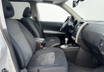 Подержанный автомобиль Nissan X-Trail 2013 года (10 фото)