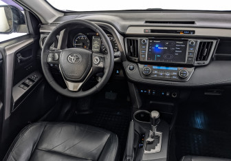 Подержанный автомобиль Toyota RAV4 2018 года (27 фото)