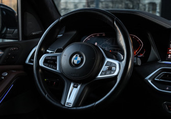 Подержанный автомобиль BMW X7 2019 года (14 фото)